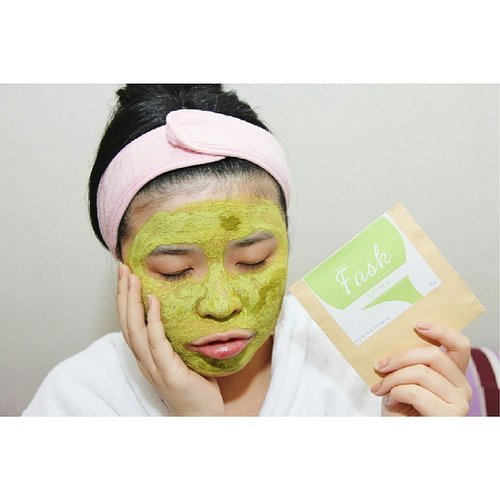 Princess Fiona from Shrek inspired LOL 😆😄😉No no no, I'm just using Fask Natural Face Mask from @pulchra.id in SPIINAYou can get Fask from @pulchra.id for FREE!Join Lyne feat. @pulchra.id Giveaway!How to join? #lynepulchraidGA1 (first photo upload by me ya)#pulchraid #naturalcosmetics #facemask #green #shrek #lol #beautyblogger #ClozetteID #clozetteambassador #bblogger #beautybloggerid #instabeauty #routine #skincareroutine #skincare #green #mask #maskerwajah #giveawayid #giveawayindonesia #giveawayid #instabeauty #instablogger