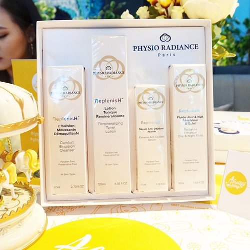 Pyhsio Radiance, personal anti-aging skincare line made in France from @qnetofficial 
All of the products made from natural ingredients and without any paraben, paraffin, alcohol, SLS, SLES and any other chemical  that harmful to your skin
.
.
.
.
#physioradiance #qnet #qnetindonesia #skincare #naturalskincare #clozetteid #clozetteambassador #beautybloggerindonesia #beautybloggerid #lynebeauty #wonderfullyn #bblogger #립스틱 #뷰티 #뷰티크리에이터 #뷰티블로거 #핑크립스틱 #매트 #셀카