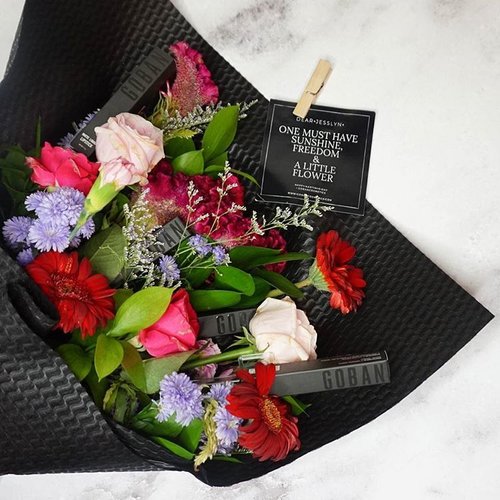 Really love the surprise flower bouquet with lipstick from @gobancosmetics on Kartini's day 💐
Je vous remercie Goban~
.
.
.
#gobancosmetics #goban #bouquet #mattelipstick #wonderfullyn #lynebeauty #clozetteid #clozetteambassador