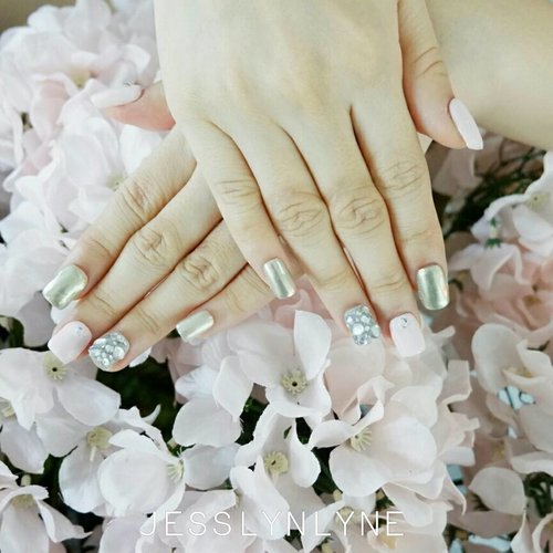 Beautiful nails come with beautiful heart - Lyne
.
.
.
.
#quotesoftheday #quotes #lynenails #wonderfullyn #nailartist #lynebeauty #clozetteid #photoshoot #weddingnails #pink