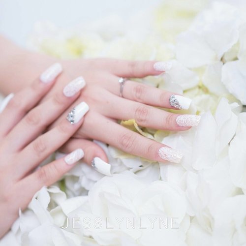 White lacey nails for wedding made by me 💅
.
.
.
.
.
#madebylyne #lynenails #nailart #wonderfullyn #nailartist #lynebeauty #clozetteid #photoshoot #weddingnails #white #lace #opi #chanelnails #gelnails  #bloggerceriaid