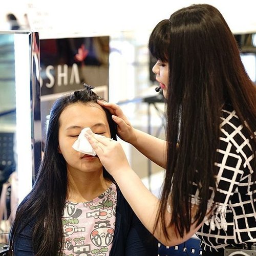 Come and visit @missha.id store at 1st floor @aeonmallbsdcity 
Special makeup demo & FREE makeover and also a lot of FREE gifts for you who want to join the makeup demo!
Only until today~
.
.
.
#misshaindonesia #misshaid #makeupdemo #aeonmall #happeningnow #freegift #clozetteid #lynebeauty #wonderfullyn