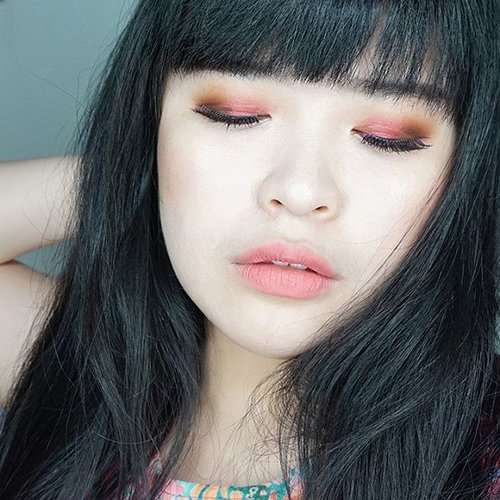 My current fave my style feat. @vovmakeupid Color Song Eyes
I blend my Burgundy eyeshadow with the Color Song Eyes in 7211 Mood Brown at my crease and for outer with 7209 Deep Brown
The best eyeshadow from K-Beauty world!
That's why when people asked me what do you think about @vovmakeupid ? My answer always VOV is an amazing color makeup brand  from Korea
Read more about the Color Song Eyes on my blog : wonderfullyn.com ☝
.
.
.
.
.
#vov #vovmakeupid #vovcolorsongeyes #eyeshadow #clozetteid #clozetteambassador #matteeyeshadow #makeupjunkie #singleeyeshadow #beautybloggerindonesia #beautybloggerid  #fdbeauty #lynebeauty #kbeauty #kbeautyaddict #wonderfullyn #bblogger #뷰티 #뷰티크리에이터 #뷰티블로거 #핑크립스틱 #매트 #셀카 #립스틱  #메이크업아티스트 #스트릿스타일 #패션블로거