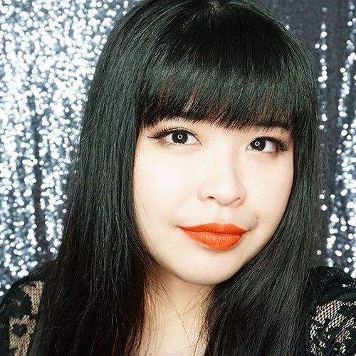 Last but not least @vovmakeupid All Day Strong Lip Color in Smoke Red
I don't really used red matte lippies except lip tint but this color was sooooo gorgeous
Like a red brick which is totally new for me 💕💕💕
.
.
.
.
.
#vov #vovalldaystrong #vovmakeupid #vovcosmetics #lipcolor #clozetteid #clozetteambassador #velvetlips  #beautybloggerindonesia #beautybloggerid  #fdbeauty #lynebeauty #kbeauty #kbeautyaddict #wonderfullyn #bblogger #뷰티 #뷰티크리에이터 #뷰티블로거 #핑크립스틱 #매트 #셀카 #립스틱  #메이크업아티스트 #스트릿스타일 #패션블로거