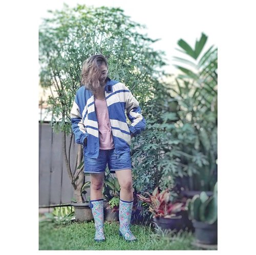 It's October now, rainy season is coming. It's time to take out and wear the rain boots agaaaaaaain!...#ootd #ootdstyle #boots #rainboot #rainboots #clozetteid #clozette #shoes #shoesaddict #oversizejacket #sakrootsindonesia