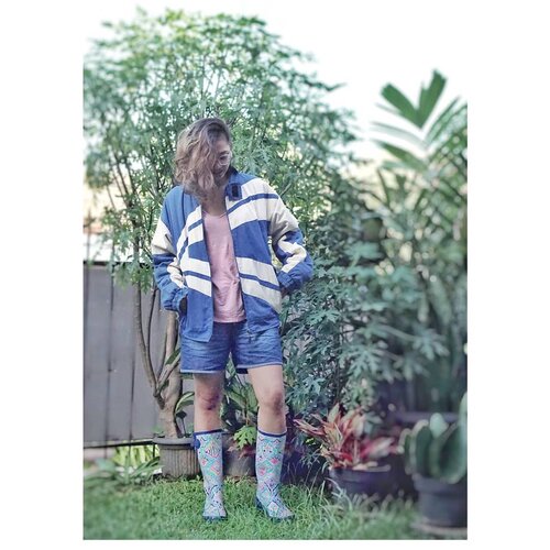 It's October now, rainy season is coming. It's time to take out and wear the rain boots agaaaaaaain!...#ootd #ootdstyle #boots #rainboot #rainboots #clozetteid #clozette #shoes #shoesaddict #oversizejacket #sakrootsindonesia