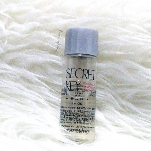 Secret Key Starting Treatment Essence (Rose Limited series) was my first #koreanskincare product. I started using this essence based on my friends suggestion, while at that time I don't have any idea what's the function of this essence in #Korean skincare regime, whether it's a toner or serum or essence.

I finished my first bottle already (yeah, I know it took me almost a year to finish it). While now I was divided into buying the full size of the regular STE or the Rose edition (or both? Or trying out other brand as well?), in the meantime I was trying the regular STE on travel size 30ml.

My first product and my first love, now I am falling in love with 10 steps Korean Skincare Regime. I always longing my every session because it's so #meditative! -----------------------------------------------------
Secret Key STE adalah salah satu produk skincare Korea pertama saya awal tahun kemarin. Mencoba pakai ini atas saran dari seorang teman tanpa terbayang fungsinya untuk apa. Cuma yang saya coba pertama itu yang STE Rose dan sudah habis. Sementara stok habis masih galau mau beli yang varian #Rose lagi atau yang biasa, saya pakai yang ukuran kecil 30ml ini. Karena lagi Banyak bolak-balik Jakarta-Tangerang juga, biar praktis dan gak lupa dibawa. 
Berawal perjumpaan saya awal tahun kemarin, sampai sekarang saya jatuh cinta dengan perawatan kulit Korea. Setiap sesi pagi malam selalu saya tunggu karena menyenangkan, meditatif sekali! .
.
.
#skincare #beauty #skincareroutine #skincaretalk #clozetter #clozetteID #clozette #koreanproduct #blogger #beautyblogger #recommended #musthaveitem #kbeauty #secretkey #secretkeySTE #startingtreatmentessence #skincarekorea