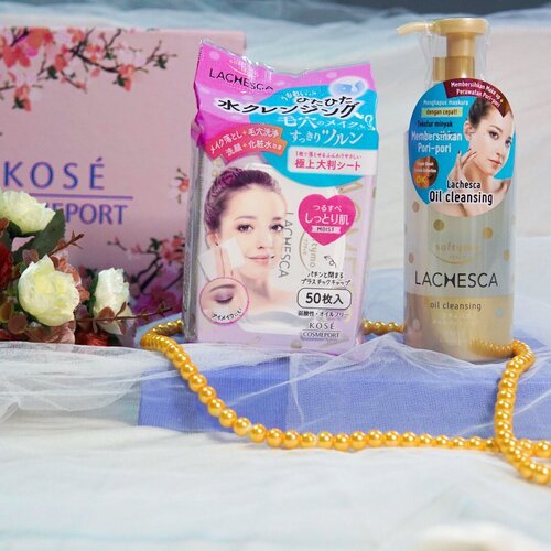 ---Riview "Kose Cosmeport"  Softymo series .Siapa disini yang suka bete kalau bersihin makeup dan ternyata maskara waterproof masih nempel udah doubel cleansing tapi tetap gak hilang juga ?!?.So beberapaa hari ini pakai produk kose series yang softymo :1. Kose Softymo Lachesca Water Cleansing=> pembersih dengan bahan dasar air (oil free) yang membersihkan riasan pada wajah dan kotoran yang menyumbat pori lada lapisan kulit tanpa perlu dibilas. Firts impression coba produk ini ternyata gak buat mata aku perih krn kulitku sensitive dan mascara waterproof juga langsung keangkat.2. Kose Softymo Lachesca Cleaning Sheet => produknya sendiri seperti tissue basah yang mudah dan praktis banget dibawa serta hygenis dan sekali usap makeup pun langsung terangkat..So Kose Cosmeport Sotymo ini overall bisa mengangkat makeup,kotoran di wajah secara maksimal tapi gak buat kulit wajah aku kering ataupun kemerahan dan  melembabkan juga..Kamu bisa beli produk ini di @watsonsindo #EverydayBeauty #BersihPakaiSoftymo #kosekosmeportid #clozetteid @kosecosmeportid @clozetteid