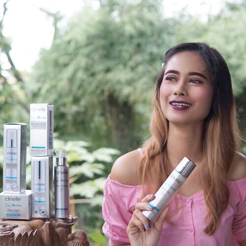 ..Diusia kepala 3 kini buat aku lebih concert dengan produk skincare anti - aging .Tujuannya apa sih ?!? Yang pasti mau dong tampak lebih muda dan mengatasi penuaan dini pada wajah . So akhir-akhir ini aku lagi rutin pakai @clinelleid Age Revive yang membuat kulit aku lebih terjaga kelembabannya dan mengurangi flek hitam serta kerutan halus diarea mata . ..@clinelleid Age Revive terdiri dari 6 rangkaian yang diformulasikan dengan youth activate technology (8+1) yang mengandung ekstrak tumbuhan ..Soon aku akan riview si blog ya ...@clozetteid #mybeautifulhealthyage #clinelleagerevivexclozetteid #clozetteid #lifestyleblogger #lifestyle #mominfluencer #momlife #beautybloggerindonesia #jakartabeautyblogger #indobeautysquad #beautyblogger #lookoftheday #fashion #love #clozetteid #whatiworetoday #mylook #fashionista #todayimwearing #instastyle #instafashion #outfitpost #fashionpost #fff  #beautybloggerindonesia # #makeup #glowing #beautybloggers