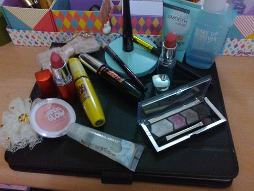 my beauty kit make up by maybelline,