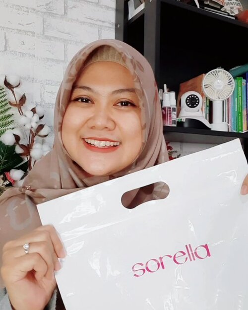 Pakaian dalam nyaman itu penting banget buat kita para wanita. Selain nyaman, model desainnya juga harus cantik dong!Nah aku baru aja belanja underware kece dan berkualitas nih dari @sorella.id aku beli satu set bra dan panty, ya ampun suka banget deh sama produknya.Untuk Bra nya aku pilih yang Perfect Lift Wire Free, dia tanpa menggunakan kawat namun tetap bisa menyangga dengan baik dan tentunya nyaman banget saat dipakai. Menggunakan material berkualitas dan lembut dikulit. Pantynya pun gak kalah kece deh, bahannya premium, nyaman dan gak bikin panas atau gerah.Gengs yuk ikutan juga #SorellaWomanHunt dan belanja di sorella @amandatydes @mude_mudrikah @erina_julia @travelgalau @grandysofia#TrueInnerBeauty #SorellaWomanHunt #review #underwarebranded #underwarewanita #ClozetteID #ClozetteIDReview #clozettereview #yesreview