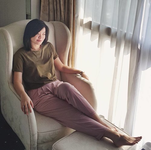 This is definitely one of my favorite spot during my stay at @saripanpacificjakarta ❤ .
.
Wearing the most comfortable shirt ever from @thebathbox #tbbootd 👍👍.
.
.
I'll share more about my sweet escape later 😊