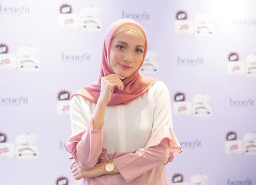 #throwback to the launch of Benefit Fool Proof Brow Powder at Sephora Plaza Indonesia last week..
Benefit Fool Proof Brow Powder comes in 3 different shades  with spoolie & blending sponge inside.
Bold or natural, it's your choice babes..
#miradamayanti #benebabes #benefitcosmetics #benefitindonesia #foolproofbrowpowder #brows #beautyblogger #blogger #ClozetteID #beautyjunkie #makeup #beauty #pink