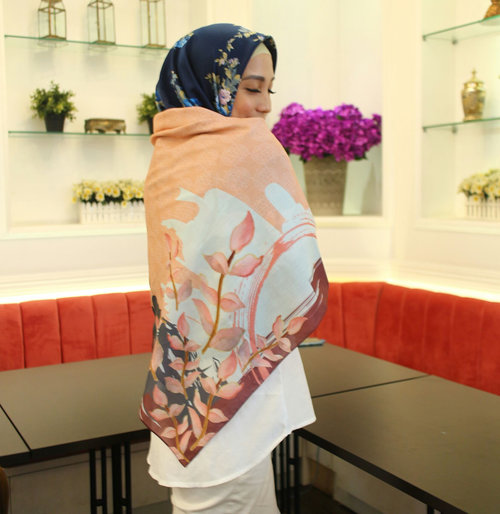 Congrats for your new collection @missnyctagina 😘Pintu Aceh by @trinycta 📷 @rimasuwarjono #launchingtrinyctabynyctagina #miradamayanti #ClozetteID