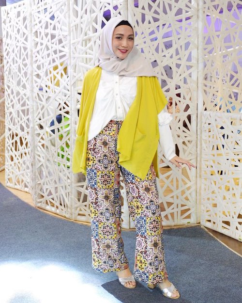 Wearing @saptodjojokartiko X @havaid at #jfw10yrs: day 4#miradamayanti #hijabfashion #hijabootdindo #hijabootd #yellow #HavaID #ootd #ClozetteID