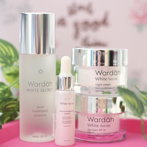Let’s start today with Bismillah, and a good thing for your skin routine with White Secret Series @wardahbeauty
.
.
.
#miradamayanti #Wardah #skincare #local #halal #makeup #flawless #bright #love #routine #beauty #blogger #white #mood #popularpic #love #beautyblogger #ClozetteID