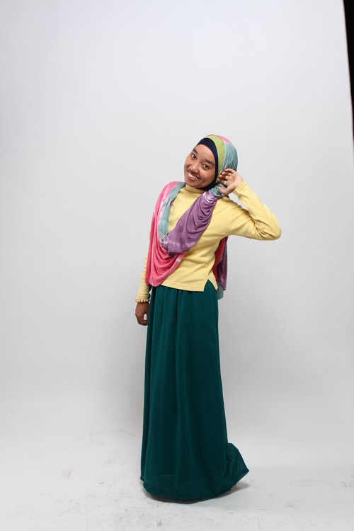 Hijab isn't just what you're wearing. It's what you do & say. It's who you are :)
#ClozetteID #HOTDseries2 #ScarfMagz
