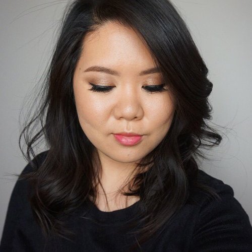 Double tap if you love @shuuemura_ww shu: palette! Check out this tutorial using the shu: palette on my youtube channel (link is in my bio). #kireimakeup #shuuemura #shupalette #shugirl #bbloggers #bbloggersCA #clozette #clozetteid #eotd #motd #bronzesmokyeyes #asianmakeup #indonesian #pursuepretty #postitfortheaesthetic #beautyblogger #makeupvideo #beautyvlogger #toronto #torontoblogger #torontomua #torontomakeupartist #makeupartisttoronto #hamont