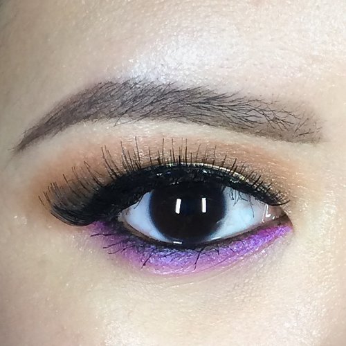 One tutorial coming up! Will post the details and everything tomorrow (or tonight for my northern hemisphere friends)! Can you figure out which palette I used on the upper lid? ;) night peeps!!!! Xoxo
#clozetteid #eotd #makeup #kireimakeup  #vegas_nay #anastasiabeverlyhills #makeup #eotd #mua #makeupartist #tutorial #beautyblog #beautyblogger #indonesian #indonesianblogger #auroramakeup #beautyshareit #picturemeetsbeauty #wakeupandmakeup #stepbystep #makeupjunkie #makeupaddict #universodamaquiagem_official #caprissmakeup
#desimakeup