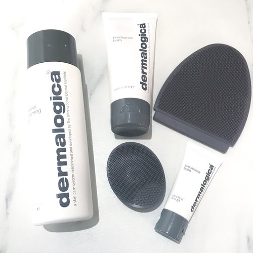 New Favourite product alert! @dermalogicacdn Double Cleansers make it easier for you to remove makeup and cleanse your skin! Read more about this amazing Double Cleansers in my blog - link in bio.

Check out how I removed my Halloween makeup using @dermalogicacdn Double cleansing balm if you keep swiping! —————————————————————————
#bbloggers #bbloggersCA #motd #eotd  #torontomua #torontoblogger #torontomakeupartist #clozette #clozetteid #under_ratedmakeup #hamont #hamontmua #doublecleansing #dermalogica #toronto #ancaster