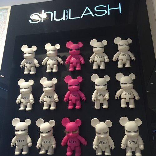 Can I please get this wall of Shu bears wearing shu lashes in my room?! Lol! How adorable, is this?!!! You can find this at @shuuemuraid counter in Lotte Shopping Avenue. So cute!#clozetteid #shuuemura #shulashes #falsies #bears #cute #pinkbear #whitebear #iwantthose bears #lotteshoppingavenue #lotteavenue #jakarta