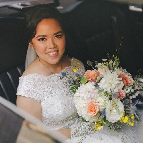 This gorgeous bride @scmarcelly 😍 Thanks for letting me be a part of your special day, and many thanks for the picture! 😘

#kireimakeup #theblushingmuse #wedding #weddingmakeup #torontomakeupartist #torontobeautyblogger #torontomua #torontowedding #weddingmakeupto #hamont #hamontmua #makeupartist #sohamont #wedding #bride #bridalmakeup #bridetobe #pursuepretty #bbloggers #bbloggersCA #clozette #clozetteid