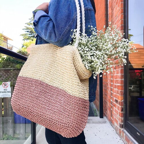 Ah how I missed showcasing merchandise for Kitsu 🤣 The buying part was so much fun when we used to have our lil’ boutique! •
This tote was perfect for running to farmer’s market that was just around the corner or for that beach vacation. And, yes I had one for meself still 😁 •
#lockestreet #lockestreetshops #hamont #totes #fashioncanada #babysbreath #clozette #clozetteid #springishere #jakarta #indonesianblogger #canadianblogger #ootd #ootdcanada #pursuepretty #thatsdarling #springtime