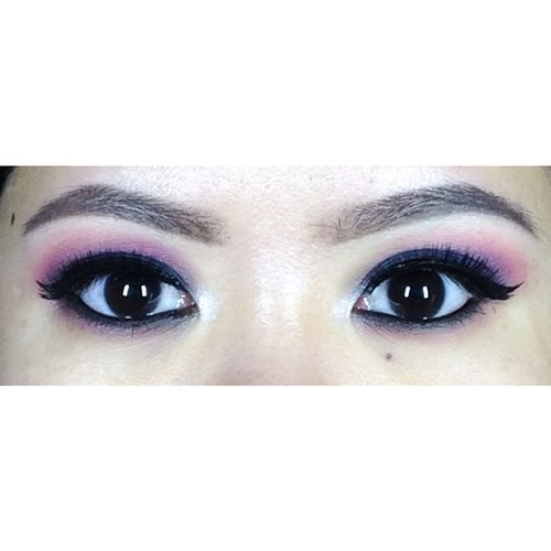 Had to do a quick eye makeup today...while trying to do face makeup, had to be called out to get supper since @jerry.ijoe is leaving tomorrow! -_-lll thus this eye makeup will make an appearance as eye tutorial only. No face included! Apologies! Xoxo
#clozetteid #makeup #eotd #kireimakeup #vegas_nay #anastasiabeverlyhills #makeup #eotd #mua #makeupartist #tutorial #beautyblog #beautyblogger #indonesian #indonesianblogger #auroramakeup #beautyshareit #picturemeetsbeauty #wakeupandmakeup #stepbystep #makeupjunkie #makeupaddict #universodamaquiagem_official #makeupfanatic1