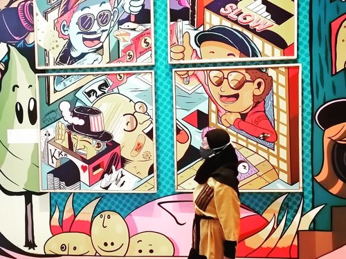 Permiiiissiii...numpang lewat, Kakaaak 🚶‍♀️🚶‍♀️🚶‍♀️📍 Astha District 8Garden LobbyJln SenopatiJakarta Selatan🗓️ Saturday, 10 April 2021#balqis57travel#travelers #crashbangcolour #colourwall #walldecoration #painting #clozetteid #hijabtraveller