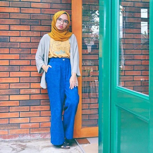 Mustard oh mustard, never go wrong with you. Be my favorite?New glasses, new look. Thankyou @billahoptikal#clozetteid #denimfever #abmlifeiscolorful #abmlifeisbeautiful #hijabchic #lookbookindo #ootd #mustardyellow #fashionblogger #chictopia