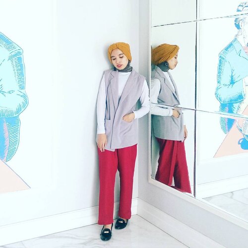 Being minimal doesn't kill me, right?#minimalist #currentmood #clozetteid #abmlifeisbeautiful #hijabi #chictopia #hijabchic #sundaymood #fashionblogger #lookbookindonesia