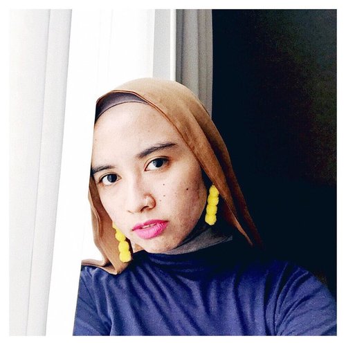 Friday night baby. Get ready for weekend...#clozetteid #acolorstory #yellowpower #abmlifeiscolorful #hijabstyle #starclozetter #weekendiscoming #hijabchic #chictopia #fridaymoods