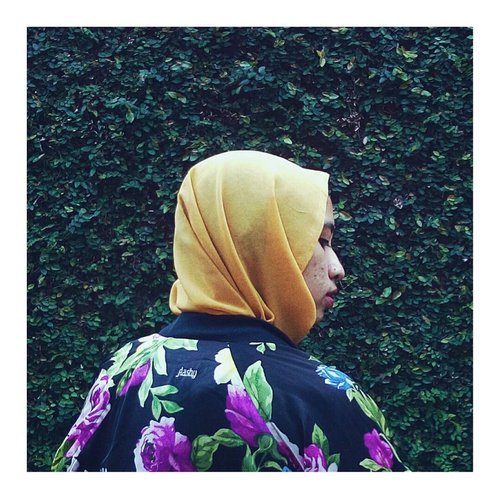 There's no turning back. Keep it up. Color always be with you.#Clozetteid #acolorstory #abmlifeisbeautiful #abmlifeiscolorful #starclozetter #hijabchic #bomberjacket #flowerpower
