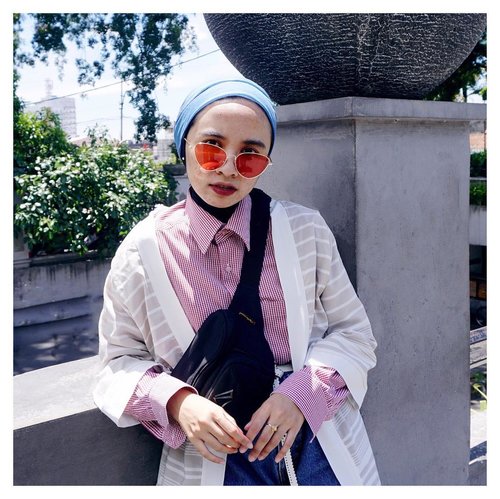 Yes darling, may I help you?...#clozetteid #acolorstory #abmlifeiscolorful #starclozetter #strollingaroundthecity #abeautifulmess #hijabi #turbanstyle #fashionblogger #lifeisbeautiful #ootdfashion #weekendvibes #hijabdaily #ggrepstyle #chictopia #hijabinstyle