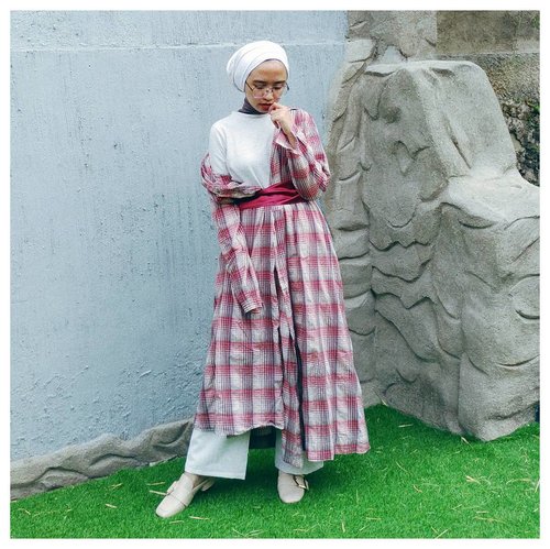 Never stop to listen and understand each other. It makes us stronger. Happy Independence Day Indonesia! @ilook_net

#merahputihstyle #lookoftheweek #clozetteid #hijabi #chictopia #starclozetter #RI72 #dirgahayuindonesia #abeautifulmess #acolorstory #abmlifeisbeautiful