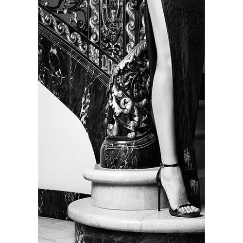 Legsssssss * Classic Jane Sandals 😍 #SaintLaurent #YSL #YvesSaintLaurent
#Clozette #ClozetteID