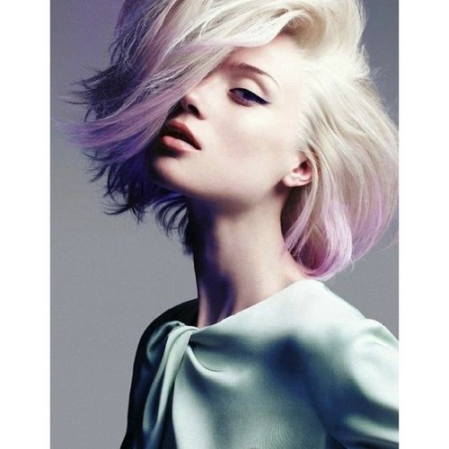 Never thought that #dipdye could work for short bobs, inspired to acheive similar look now! 
#Clozette #ClozetteID #Number76Hairfie

Photo credits to: Marie Claire Australia (June 2012)