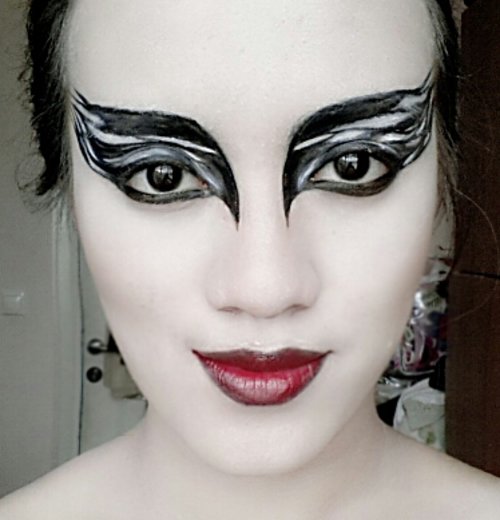 Black Swan inspirational makeup. its not perfect though but i tried :D