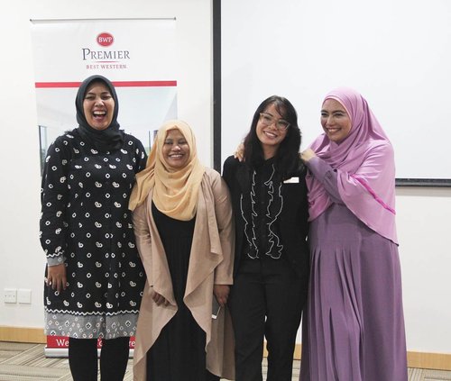 Muka happy peserta dan penyelenggara Indonesian Female Blogger Workshop (plus pemenang social media😊) tentang bagaimana mengembangkan channel YouTube. Insya Allah malam ini tayang ya tulisannya di blog. Jadi teman-teman yang gak bisa ikutan kemarin juga tau sharing ilmu yang saya dapat. 
#clozetteid #IFBWorkshop #BWPTheHive
