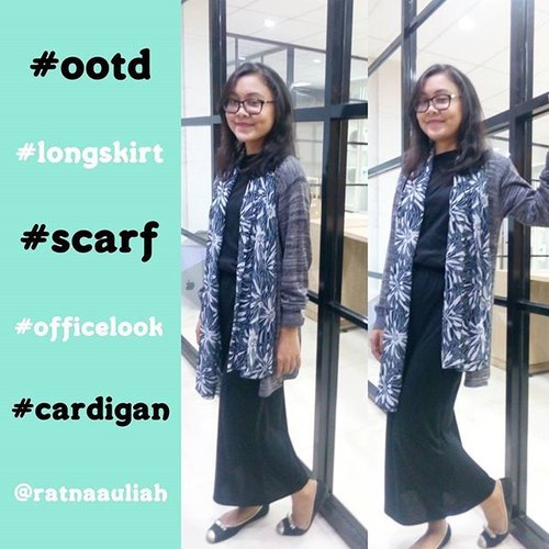 Have you seen me wearing a long skirt? Go visit my personal blog talking about long skirt 😊
#ootd #longskirt #scarf #officelook #cardigan #clozette #fashion #clozetteid