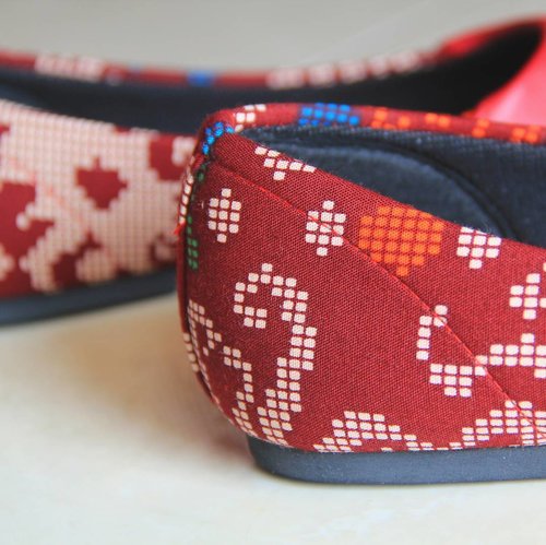 Let's start Monday! Let your shoes lead your way. 
#shoes #sepatubatik #batik #fashionstyle #fashion #clozetteid