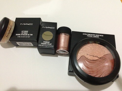 New Item for My Collection

Lip erase (pale), Pigment (TAN), Extra Dimension skin finish (Shape the Future)