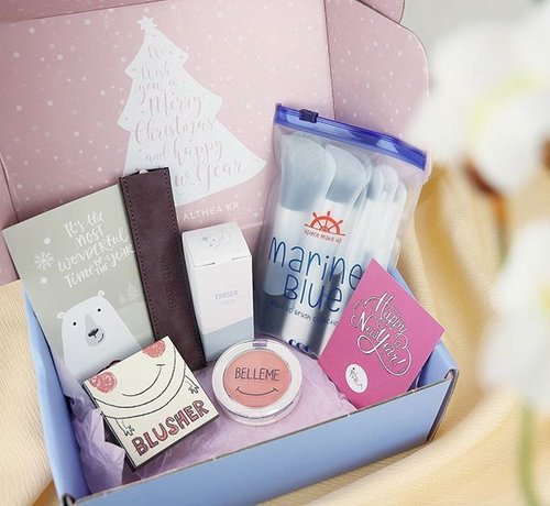 Found this unboxing picture which hasn't uploaded yet.I love treating myself with beautiful products and beautiful limited box from @altheakorea .Now it's easier to shop at Althea with Althea Mobile App.Check out how to use Althea Mobile app onwww.gadzotica.com.#sbbxaltheaxmas #sbbXalthea #altheakorea #altheaxmasbox #sbybeautyblogger #clozetteID #clozetters #haul #koreanbeauty #kbeauty #beautybox