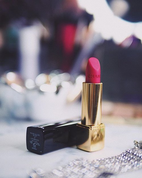 If you want to be original, be ready to be copied. - Coco Chanel 💄Rouge Allure Velvet 37 
#clozetteid #lipstick #chanellipstick #rougeallurevelvet #lipstickjunkie #cynthiafelicia #lipstickaddict #cocochanel #chanelmakeup