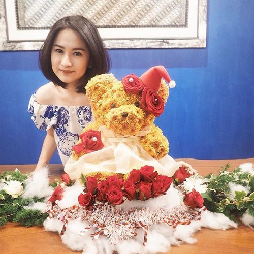 The flower doesn't dream of the bee. It blooms and the bee comes. ..Pretty bear from @ivy_florist #clozetteid #clozette #ivyflorist #motivationalquotes #makeupoftheday