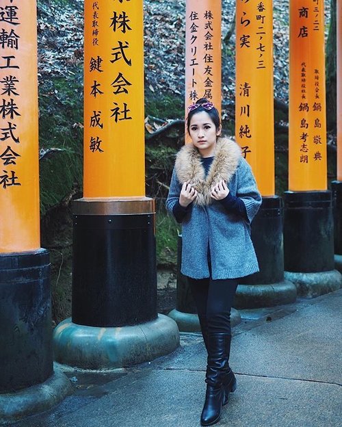 A short trip to Fushimi Inari Shrine. 
_
_
#clozetteid #winterootd #kyoto #kyotojapan #winterholiday #winterfashion #ootdindonesia #lookbook #lookbookindonesia #fushimiinari #fushimiinaritaishashrine