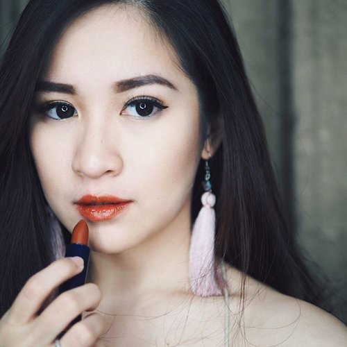 Swipe for before and after using @moodmatcherindonesia lipstick. Mine is brown! It's so long lasting up to 12 hours and moisture your lips. Swipe for more and look before - after pic. __Lovely tassel earring from @shookirtw __#clozetteid #clozetteambassador #moodmatcherlipstick #moodmatcherindonesia #endorsement #lipstickaddict #lipstickjunkie #lipsticklovers