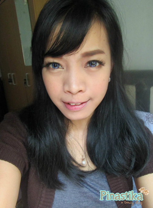 Wearing Coco Eye Lavender Blue, the pattern so pretty but I don't feel comfortable wearing it :(