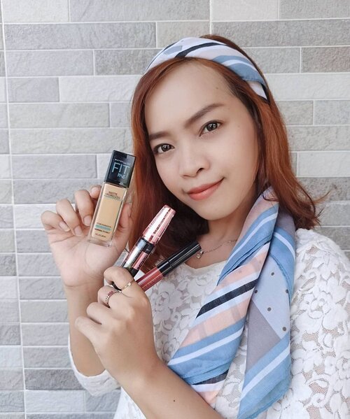 Besok Ramadhan gaes!Persiapan apa saja nih untuk menyambut bulan ramadhan? Teman-temanku yang muslim selamat menjalankan ibadah puasa ya. Tetap semangat! 🥰Di foto ini aku full makeup tapi tetap natural ya, cocok untuk Lebaran Makeup nanti. Base makeup nya aku pakai @maybelline Fit Me Foundation yang Matte+Poreless karena pengen makeup yang matte dan tahan lama. Lipstick warna natural dan awet seharian juga enggak boleh ketinggalan. Bulumata aku tetap setia pakai maskara yang bold seperti Maybelline Hypercurl ini.Flawess Lebaran Makeup anti ribet dan tahan seharian. 👍👍👍👍Pakai voucher aku "𝗠𝗬𝗕𝗞𝗢𝗟𝟮𝟱" untuk dapatin ekstra potongan belanja Rp 30.000 di Maybelline Tokopedia ya.Yuk, share Lebaran Makeup ala kamu! 🥰🥰#MaybellineXTokopedia #Maybelline #Tokopedia#ClozetteID