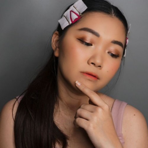 My saturdate look and used @rollover.reaction cushionWant to know more?? Check my youtube 😘...Product used@cliniqueindonesia hydrating jelly@rollover.reaction cushion@makeoverid transparant powder and two way cake@absolutenewyork_id brow pen@blpbeauty brow powder@ultimaii_id blush on in hot pinkColourpop eyeshadow@holikaholika_indonesia blink blink eyesRollover reaction lop matte in sally@dearmebeauty dear kikiHairpin inspired by "ngide" @anazsiantar ....#charisceleb #tampilcantik #inspirasicantikmu #ragamkecantikan #undiscovered_muas #make4glam #dailygirlsfeed #tipscantik #koreanmakeup #videotutorial #makeuptutorial #autoplay @tampilcantik @tipscantikreatif #colorfulmakeup #ulzzang #asiangirls #clozetteid #clozetteambassador